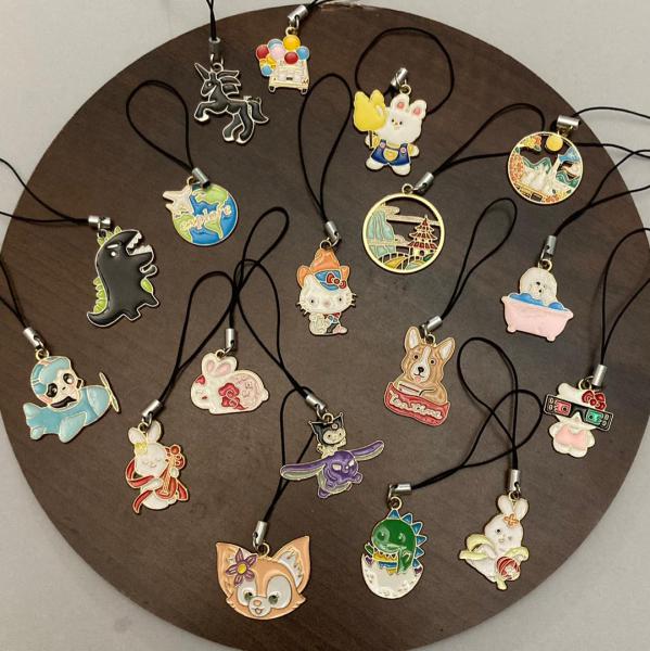 آویز فلزی مدل فانتزی مناسب برای موبایل ، فلش، جاکلیدی، کوله پشتی